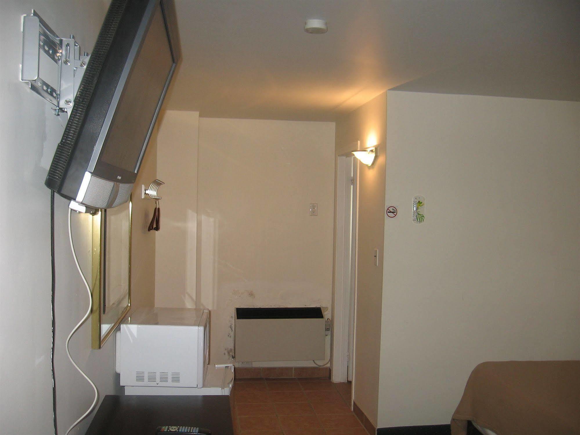 The America's Hospitality Inn Motel 2*